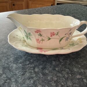 Mikasa Bone China A8009 Meadow Song Indonesia GRAVY BOAT&TRAY SET